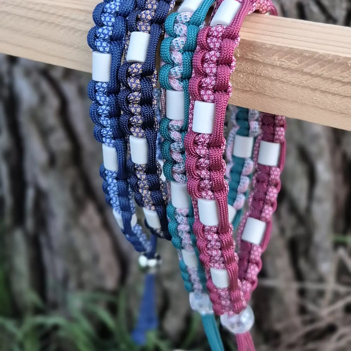 Collier anti-tiques avec motifs